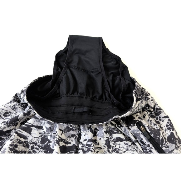 Lululemon Tracker Short V 4 Inch Womens 6 Black White Attached Brief Running - Picture 7 of 12